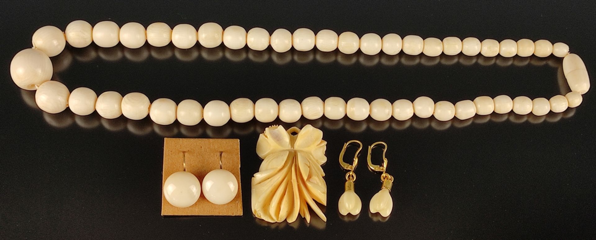 Konvolut- Elfenbein-Schmuck, 6 Teile, bestehend aus einem Paar Ohrringen, Silber 835 in 585 vergold