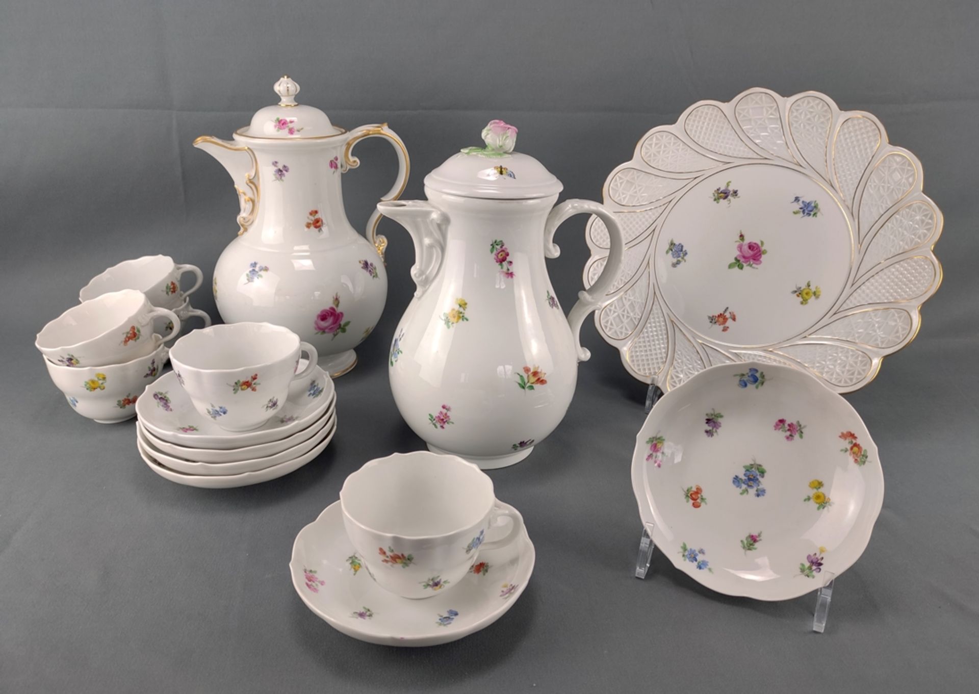 Kaffeeservice, Meissen, Streublümchen Dekor, Weißporzellan, glasiert, polychrome Bemalung, Schwerte