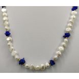 Perlen-Lapislazuli-Kette, Karabinerverschluss 375/9K Gelbgold, Länge 44cm