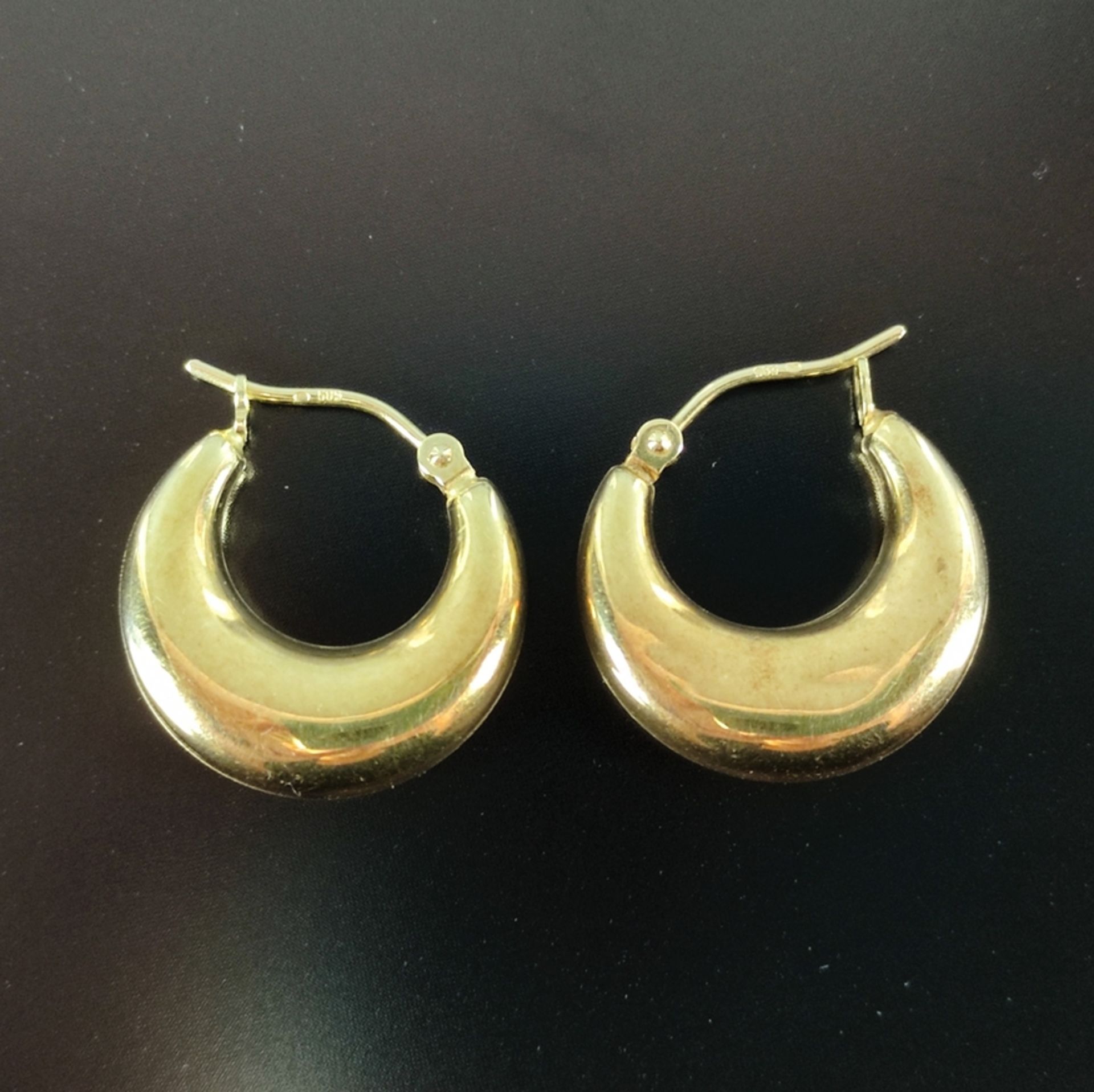 Pair of hoop earrings, crescent shape, 585/14K yellow gold, 2,1g, diameter 1,7cm