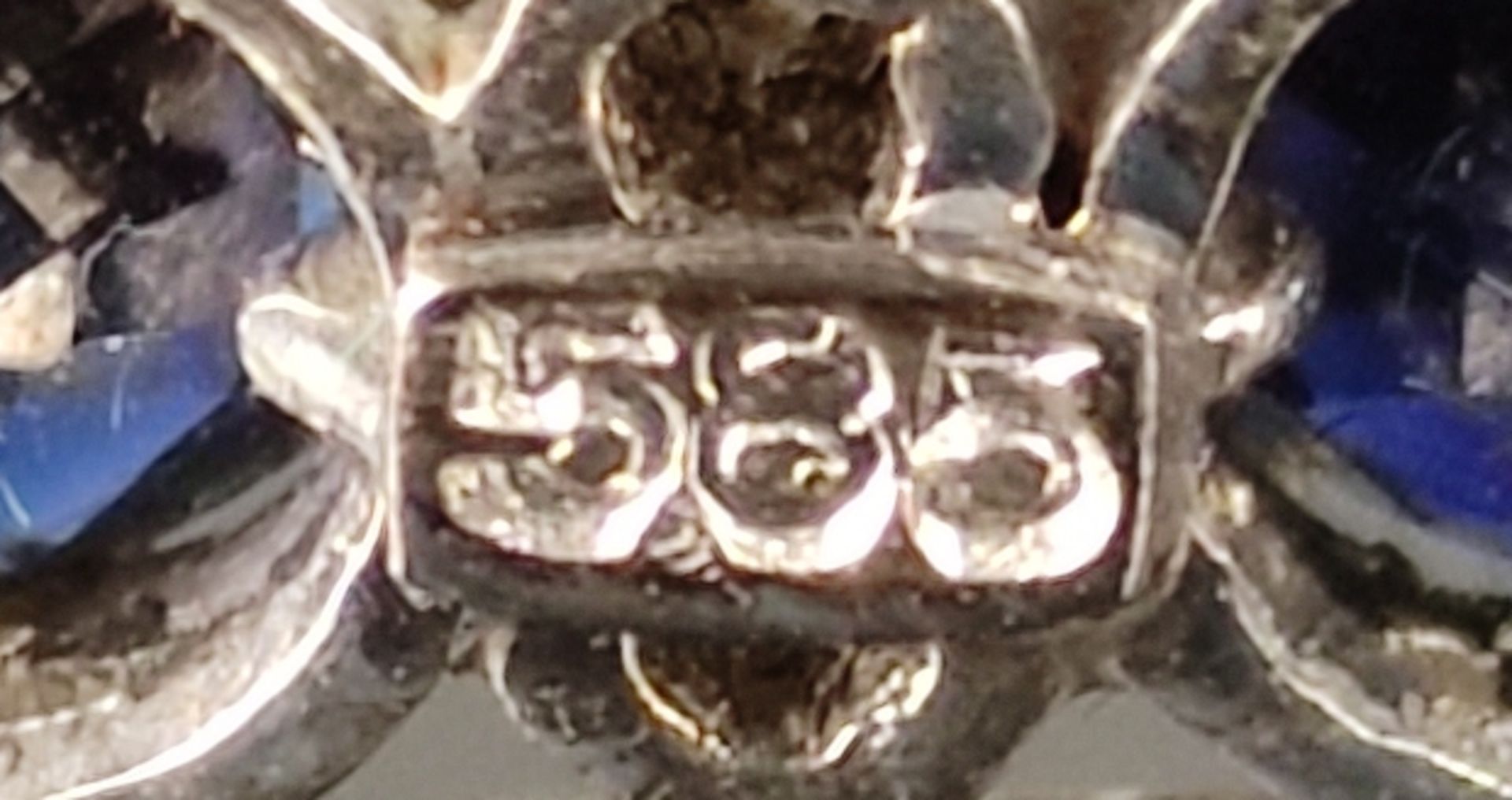 Sapphire diamond baton brooch set with 7 sapphires, together around 4ct, and 12 small diamonds, 585 - Image 2 of 2
