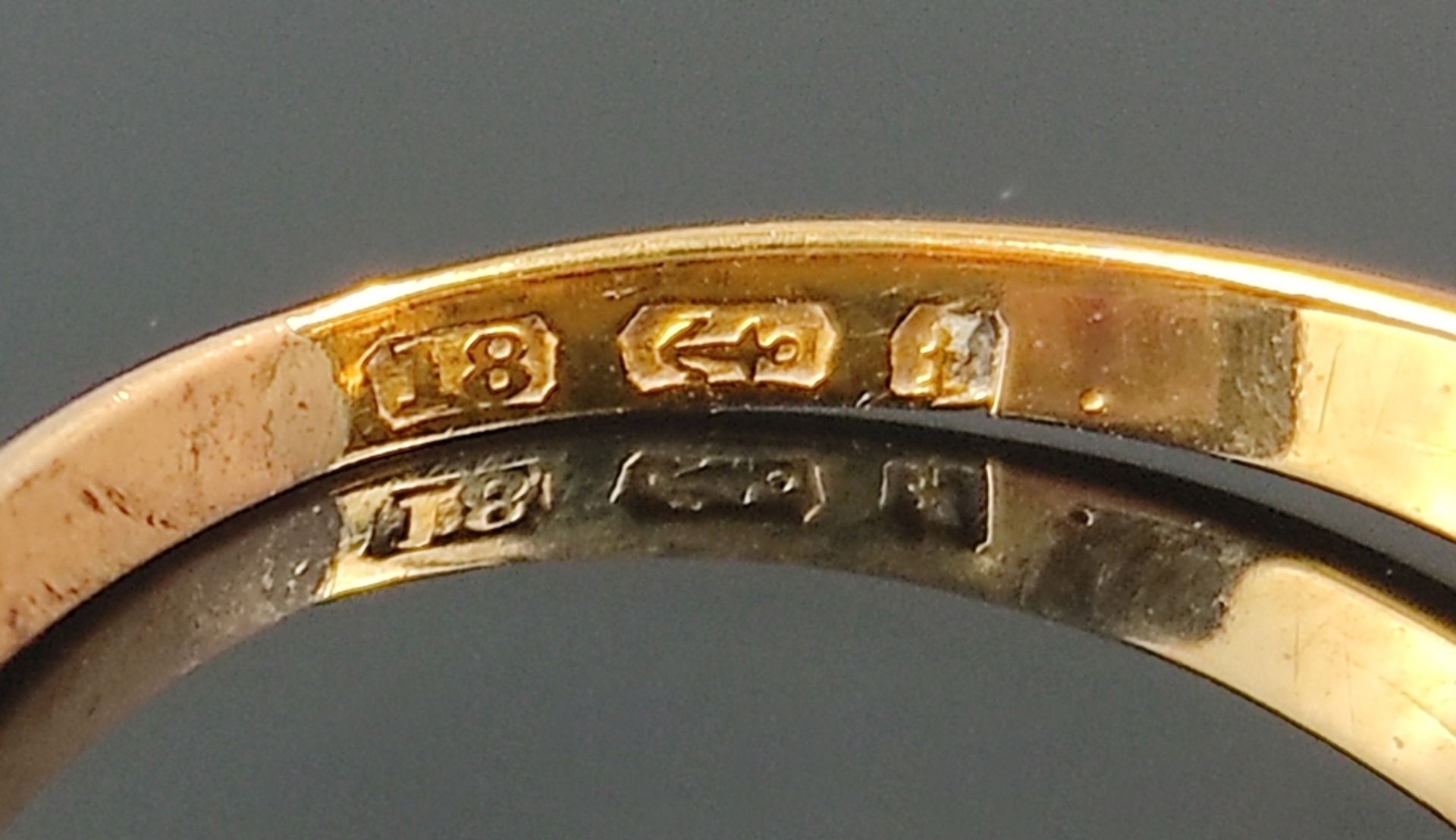 Antiker Saphir-Brillant-Ring, mittig sternförmig eingefasster Diamant von ca. 0,10ct, links und rec - Bild 4 aus 4
