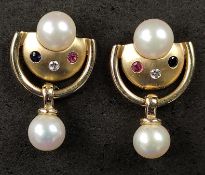 Paar exklusive Ohrstecker, Halbkreis-Element mit Perlenhänger, dekoriert mit kleinem Saphir, Rubin 