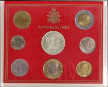 Vatikan KMS 2001, 8 Münzen: 10, 20, 50, 100, 200, 500, 1000, Lire, und 1000 Lire Silbermünze, Silbe
