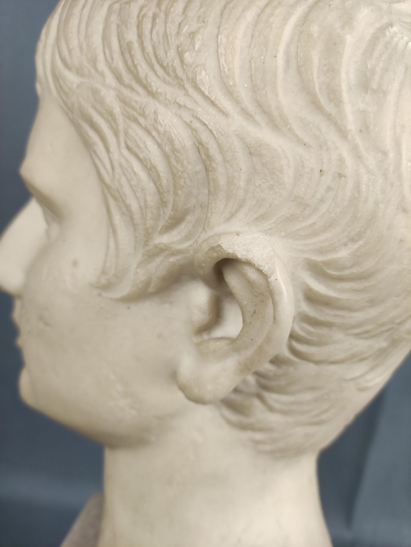 Bust "Young Augustus", adopted son of Julius Caesar, unknown artist, antique copy, artificial marbl - Image 4 of 6