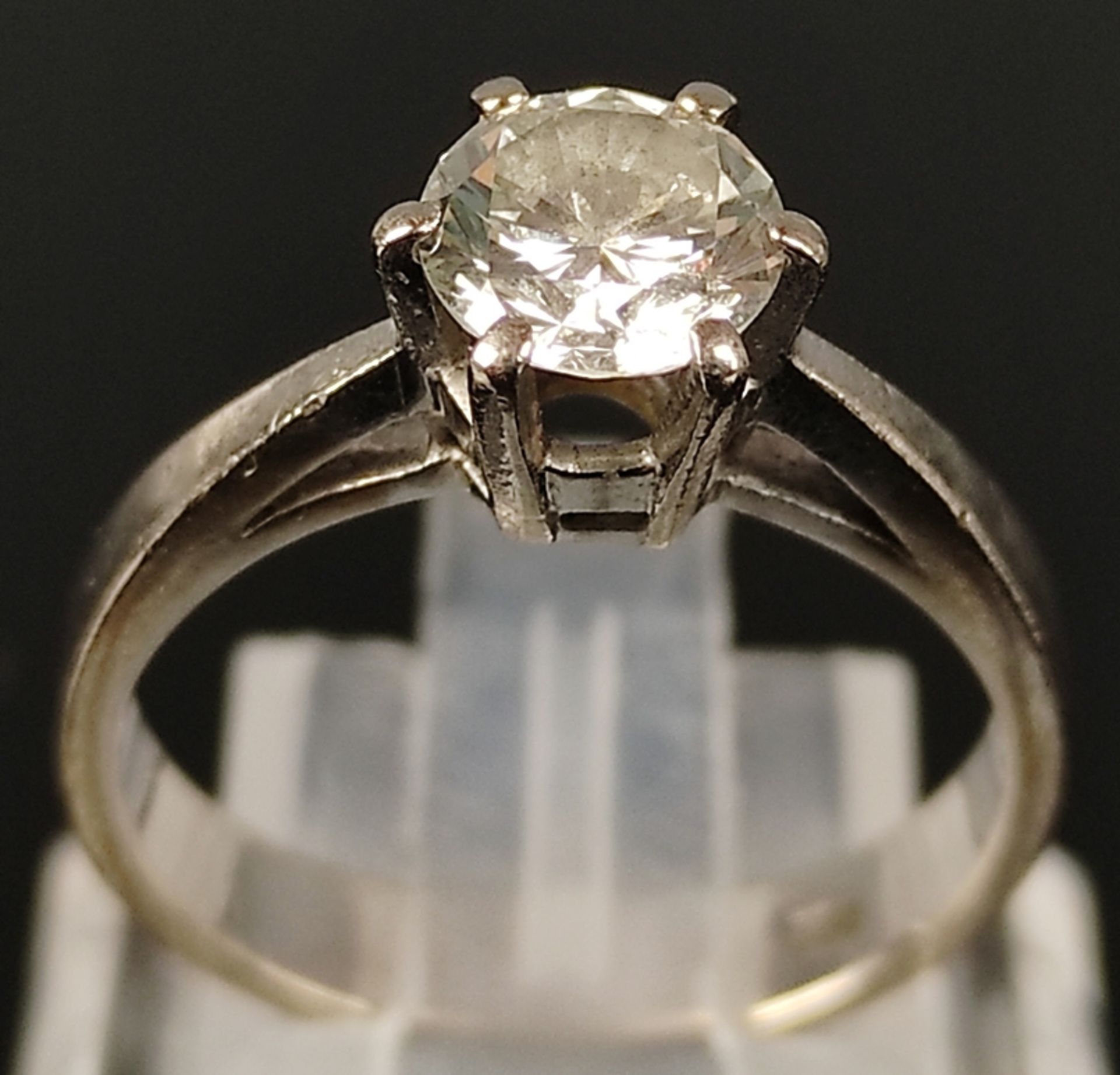 Solitärring, Einkaräter im Brillantschliff, ca. 1,00ct, VVS2, G,  an 750/18K Weißgold-Ringschiene,  - Bild 3 aus 4