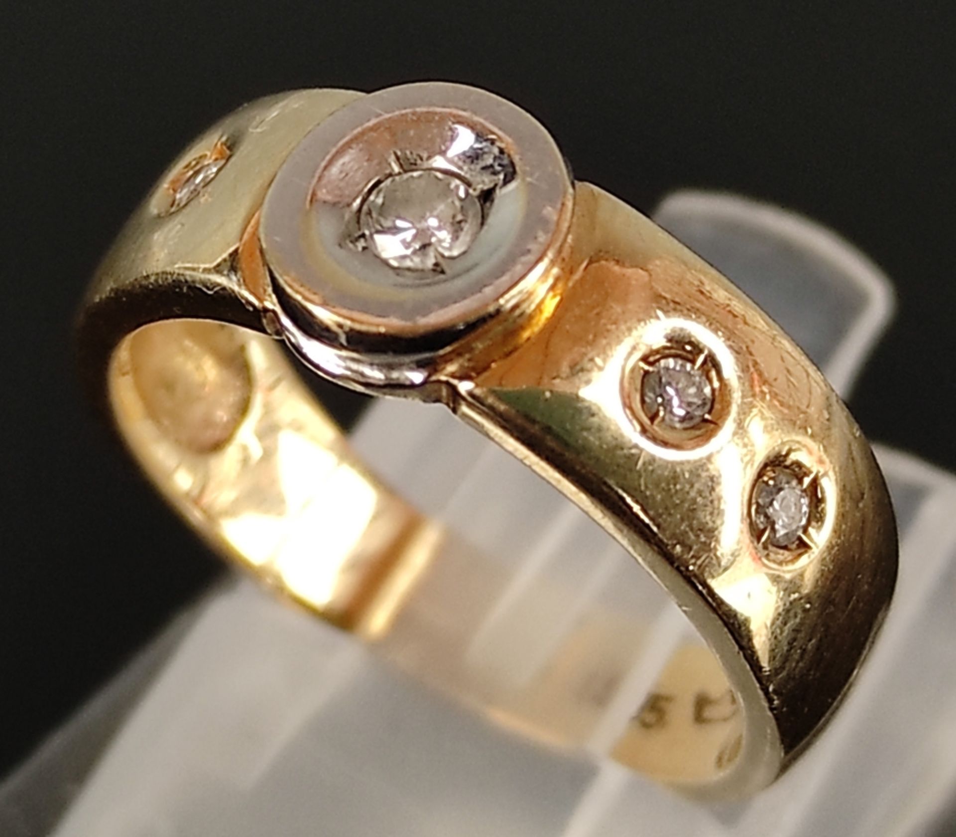 Brillant-Ring, mit 5 kleinen Brillanten, 585/14K Gelb- und Weißgold, 4,2g, Ringgröße 51 - Bild 3 aus 4