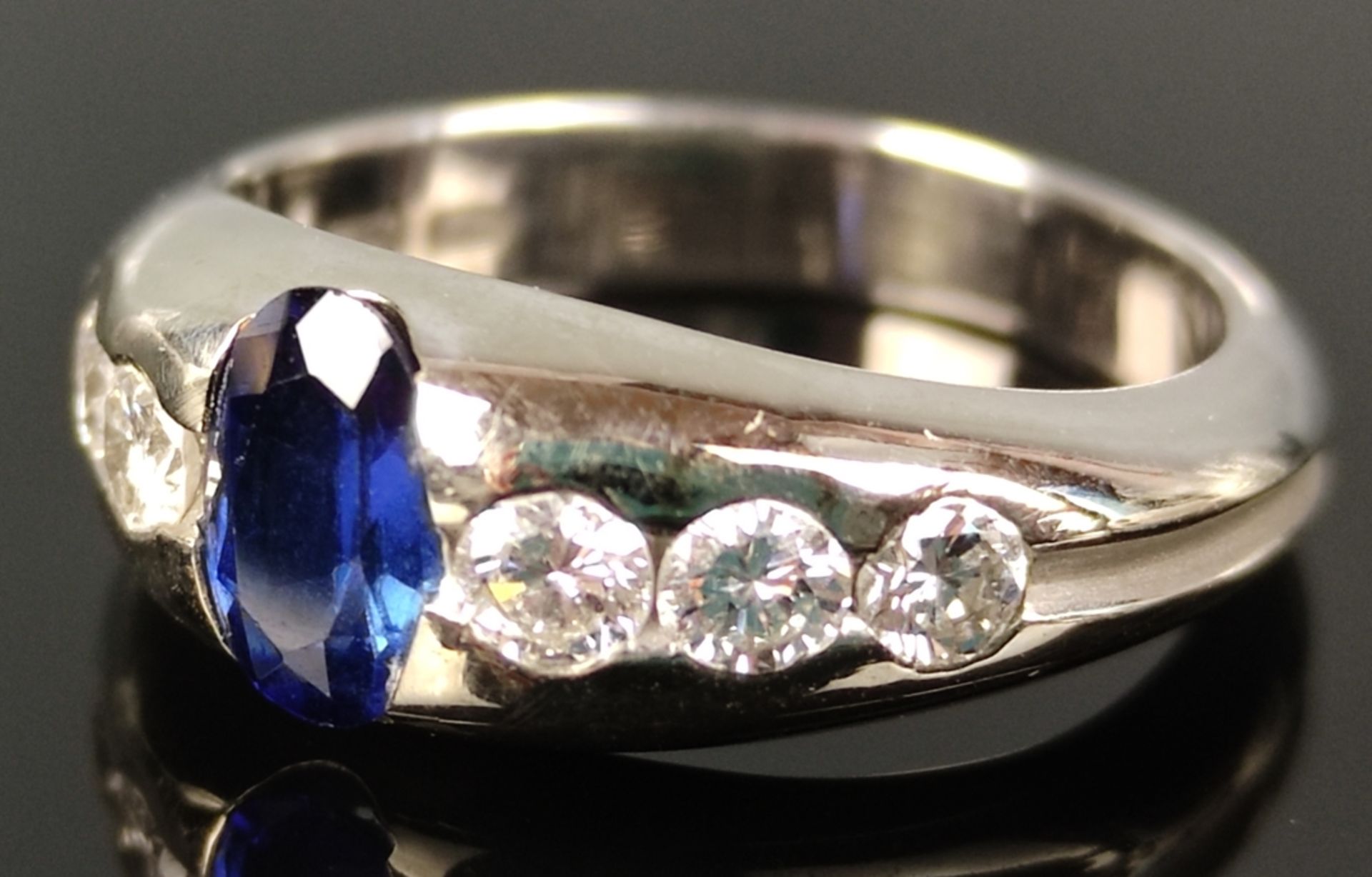 Sapphire diamond ring, 6 diamonds, together ca. 0,60ct, W/VVS-SI and one sapphire ca. 1ct of good q