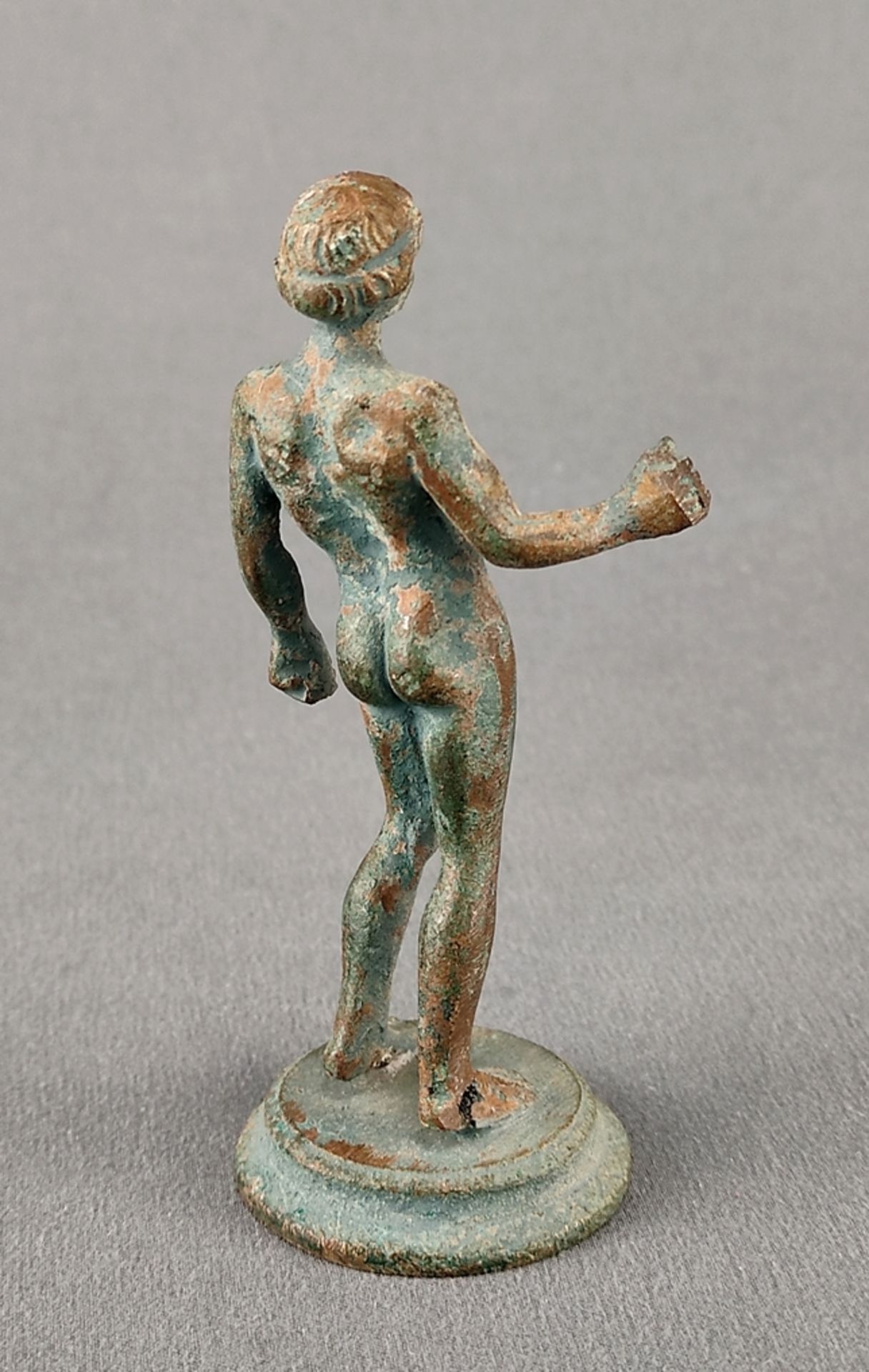 Kleine Bronze-Statue, im Kontrapost, auf runder Basis, Höhe 10cm - Bild 2 aus 5