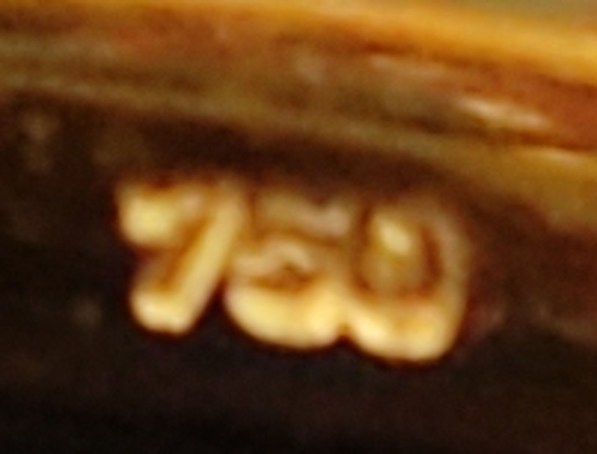 Brillant-Ring, mittig rund eingefasster Brillant um 0,05ct, 750/18K Gelbgold, Vintage, 1980er Jahre - Bild 4 aus 4