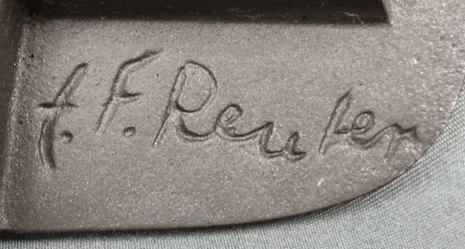 Reuter, Erich Fritz (1911 Berlin - 1997 Stolpe) "Universitas Aeterna", iron casting, signed on the  - Image 2 of 2