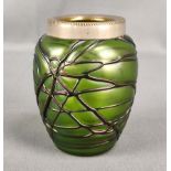 Kleine Vase, leicht gebaucht, Rand montiert, grünliches Glas, irisierend mit aufgeschmolzenen grüne