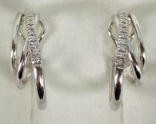 Paar Ohrringe, je aus drei Bögen, einer davon mit Brillanten besetzt, 750/18K Weißgold, 8,6g, 2,5x1