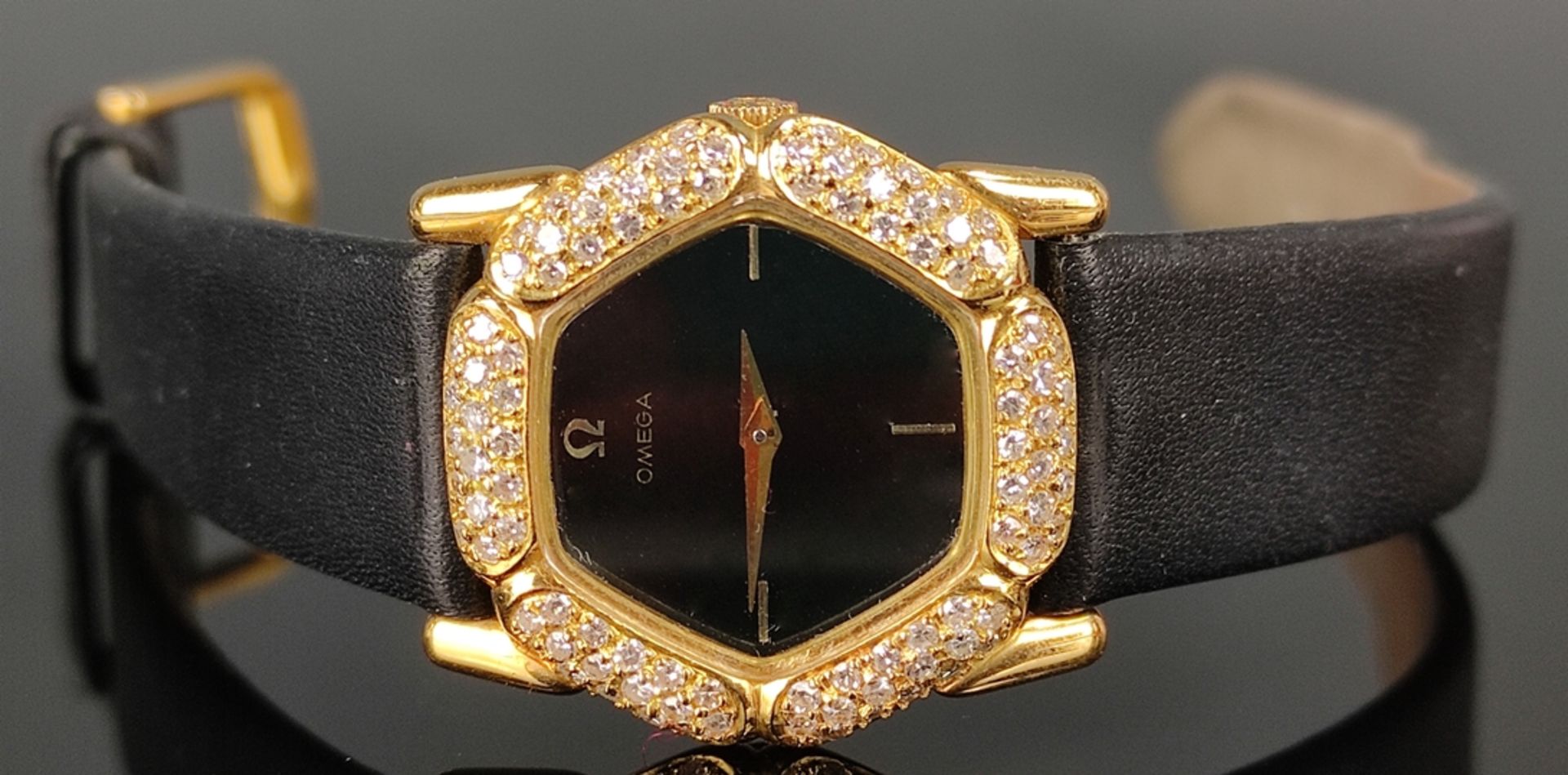 Damenarmbanduhr, Omega, sechseckige Lünette, besetzt mit vielen kleinen Brillanten, 750/18K Gelbgol