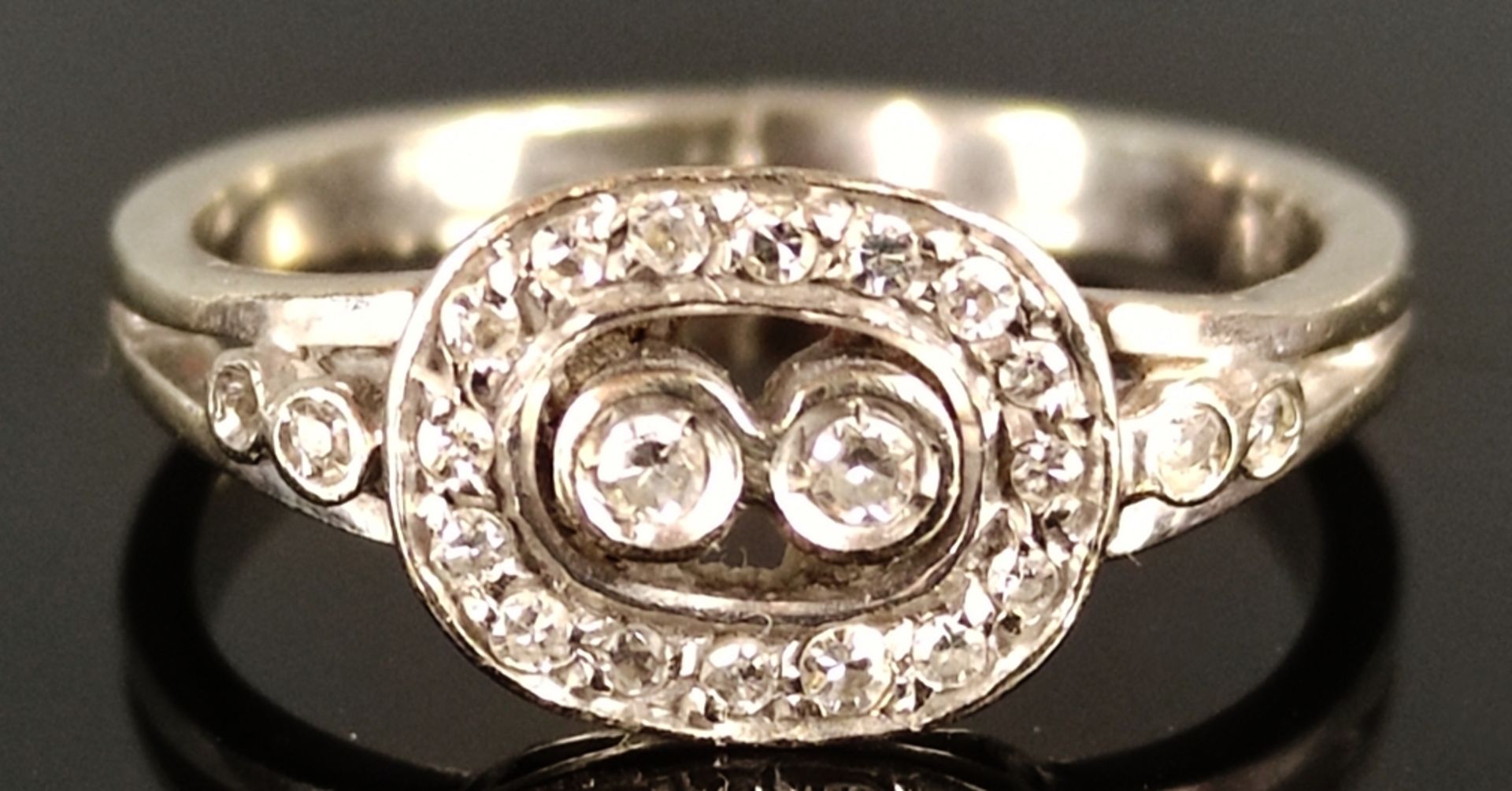 Art-Déco-Ring, mittig ovales Element mit Brillanten besetzt, 750/18K Weißgold, 2,9g, Ringgröße 53,  - Bild 2 aus 5