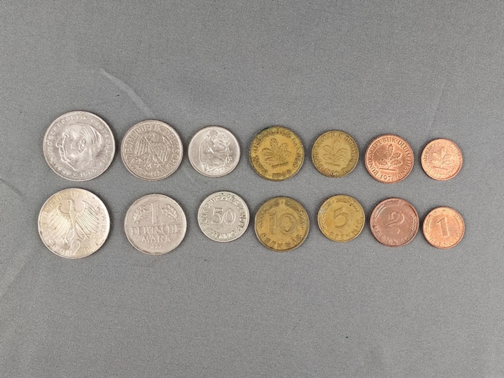 Großes Konvolut Deutsche Mark Münzen, 128 Münzen, 10x1 Mark, 5x2Mark, 29x50 Pfennig (davon 19x1949) - Bild 2 aus 2