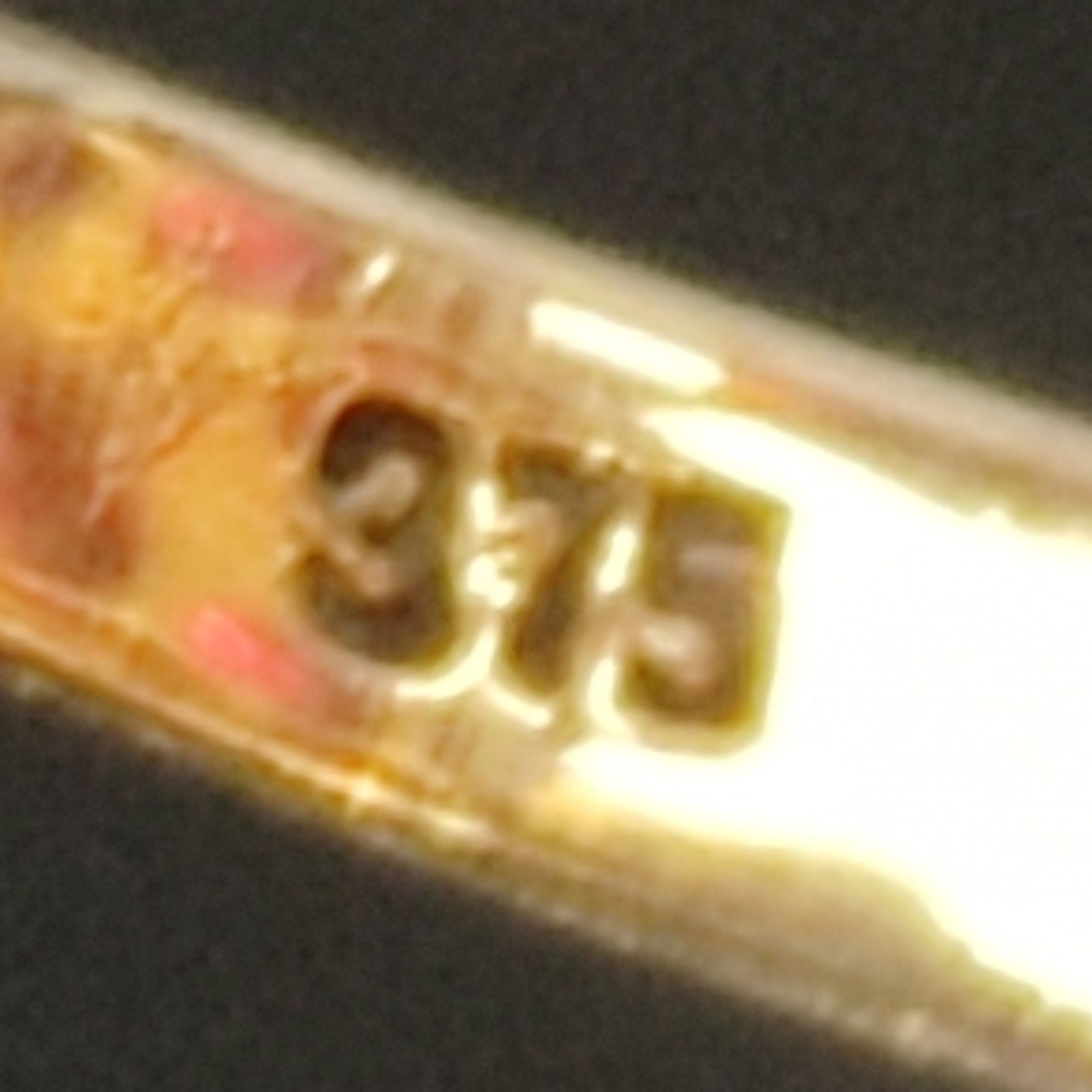 Rubin-Ring, mit 16 rautenförmig angeordneten Rubinen im Oval-Schliff, blattförmig links und rechts  - Bild 3 aus 3