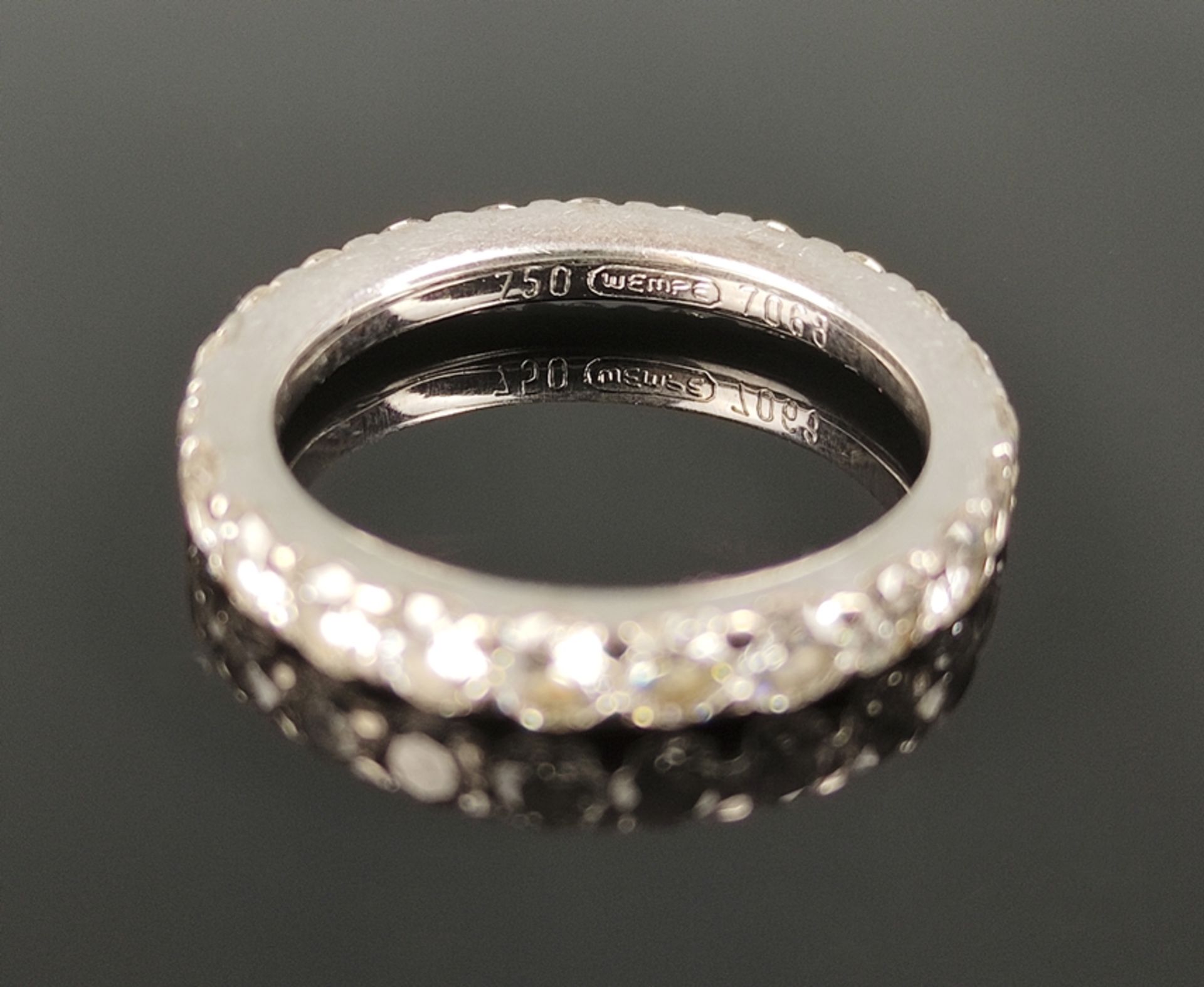 Memory-Ring, besetzt mit 23 Diamanten im Brillantschliff, je um 0,10ct, zusammen 2,3ct, Wempe, numm - Bild 2 aus 2