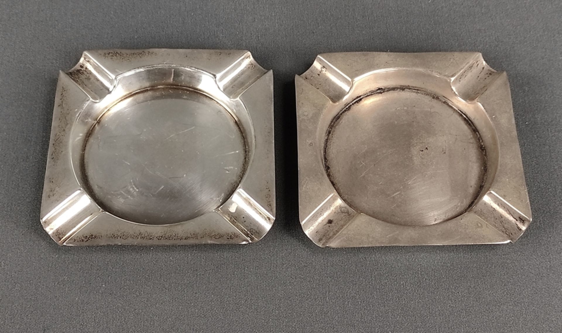 Paar Hand-Ascher, England, Sterlingsilber, Birmingham, 1940 und 1941, 41g, 1x7x7cm