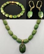 Jewelry set, 3 pieces, cat eye opals, consisting of a necklace, centrally attached large opal with 