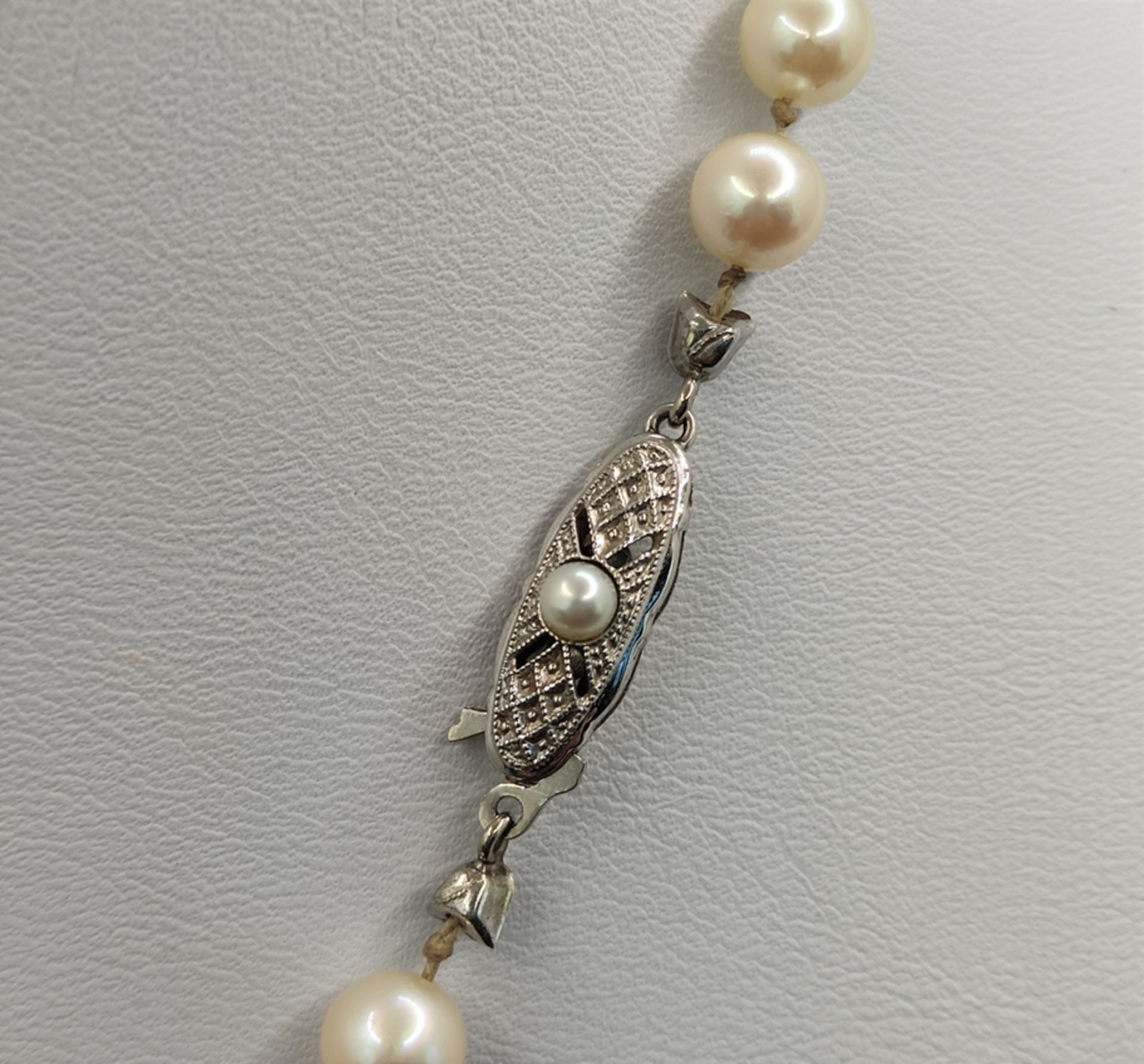 Akoya wedding necklace, necklace made of white genuine saltwater cultured pearls, fine delicate pin - Image 3 of 4