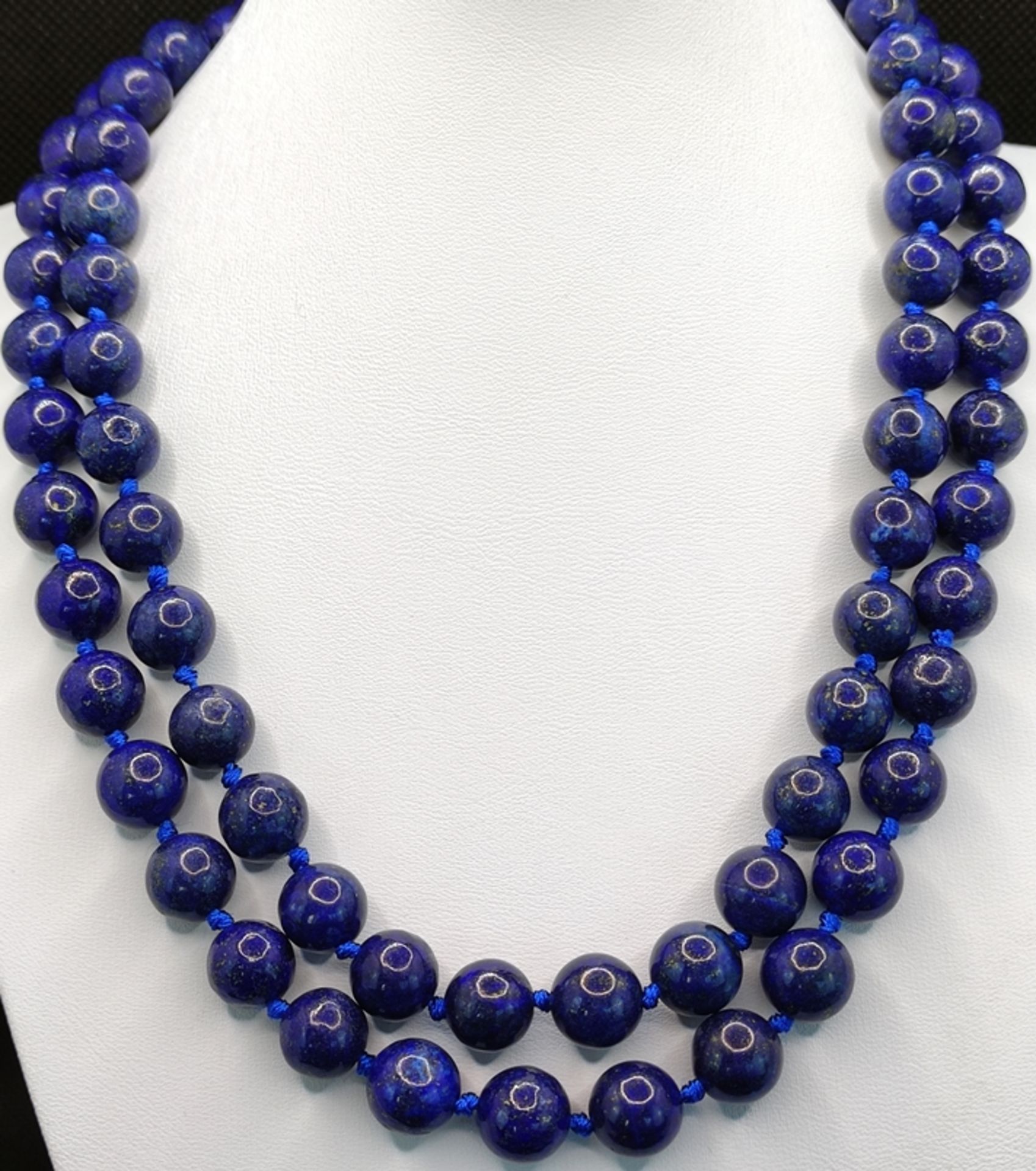 Lapislazuli-Kette aus fein polierten großen, natürlichen royalblauen Lapislazuli Kugeln von 10.1-10 - Bild 2 aus 3