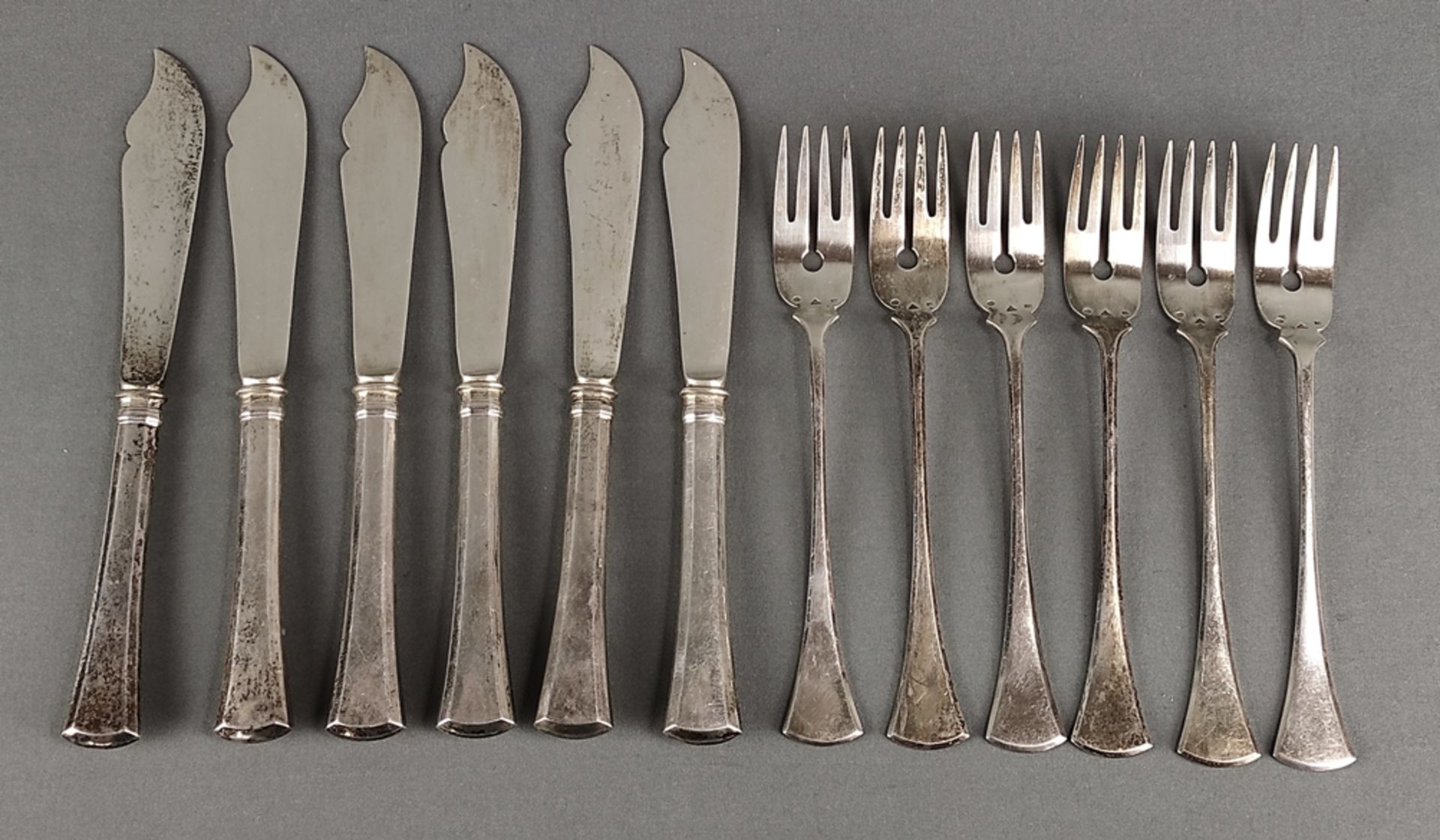 Fischbesteck, für sechs Personen, ausgestellte Griffe, Tschechoslowakei, 1929-1942, Silber 800, 460