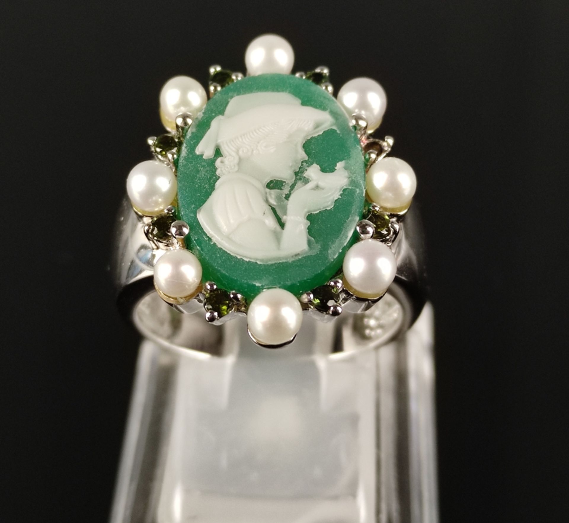 Achat-Kameo-Ring, Ringkopf besetzt mit grünem Achat, dargestellt eine junge Frau mit Vogel auf der  - Bild 3 aus 4