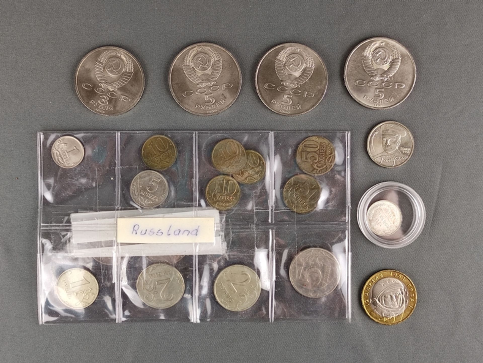 Münz-Konvolut, 21 Teile, Russland, bestehend aus 10 Kopeken, 1915, 2 Rubel, 2001, 10 Rubel, 2001, 5