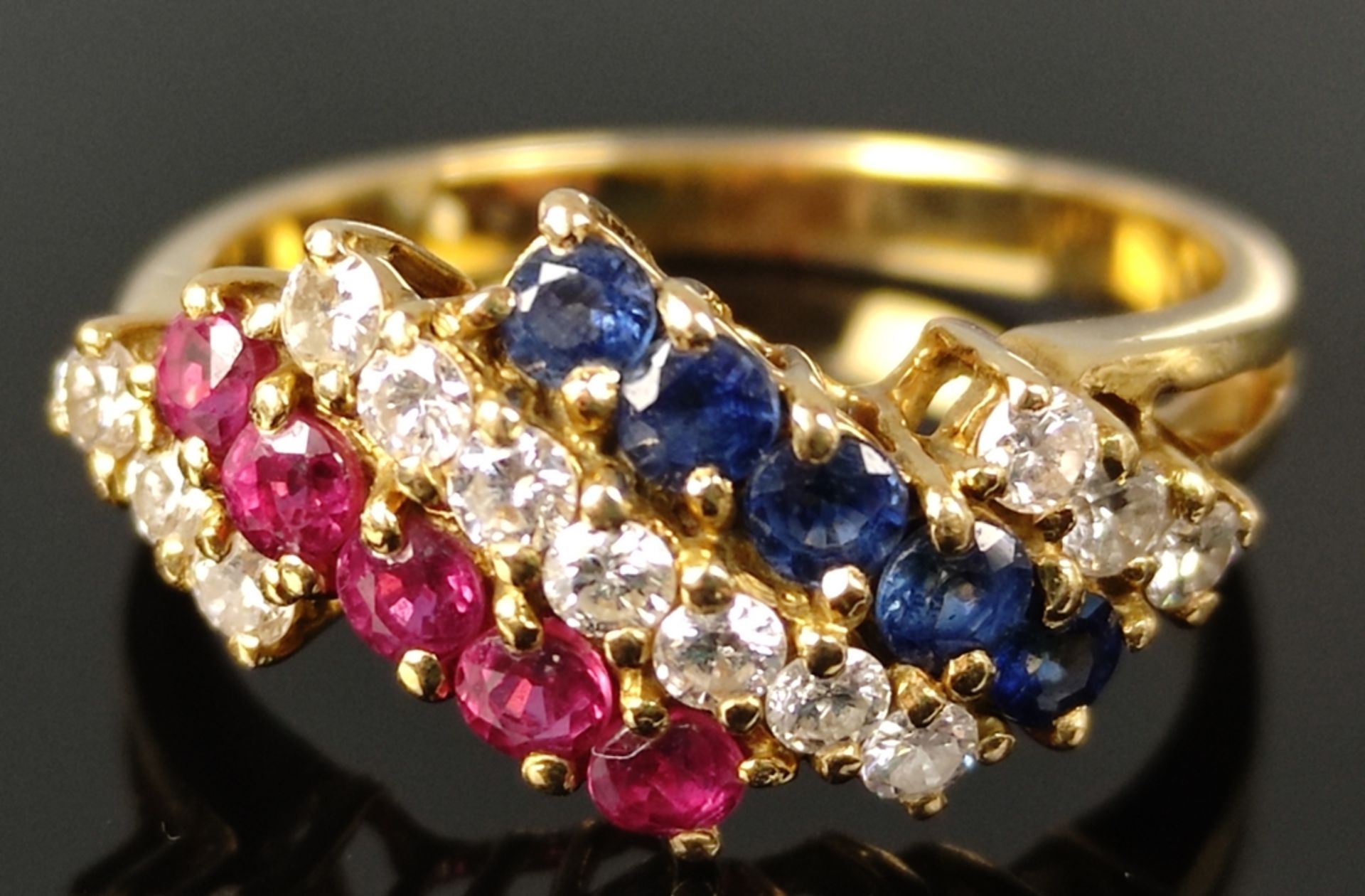 Ring set with 13 diamonds, 5 sapphires and 5 rubies, 750/18K yellow gold, 3.9g, ring size 55 - Image 2 of 4