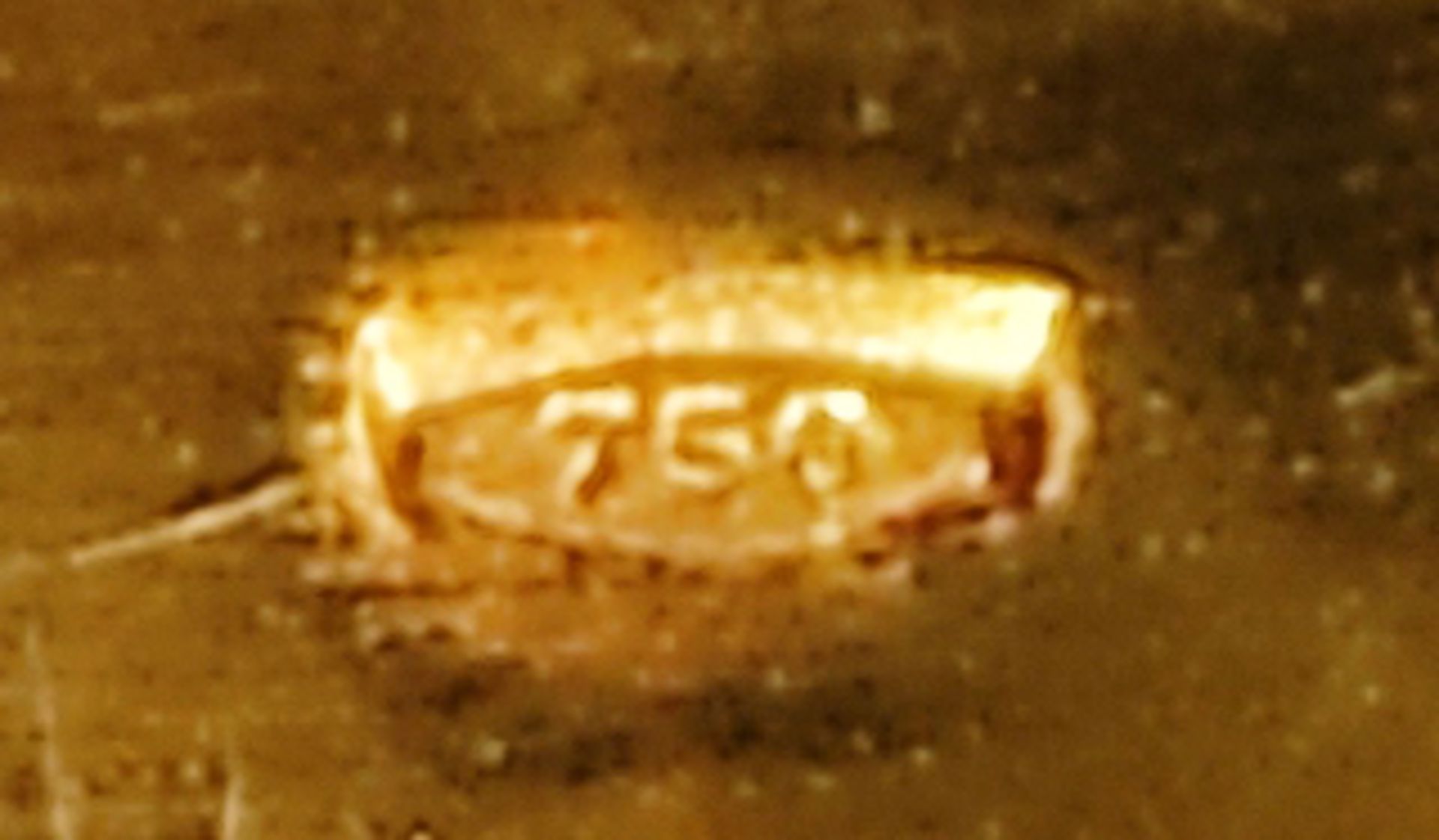 Brillant-Ring, ca. 0,14ct, breites Band aufwendig gearbeitet mit mattiertem Gelbgold, 750/18K Gelbg - Bild 6 aus 6