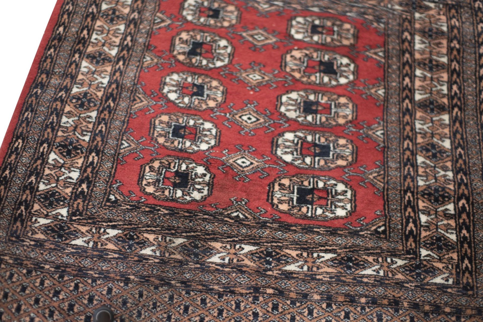 Carpet - Image 3 of 4