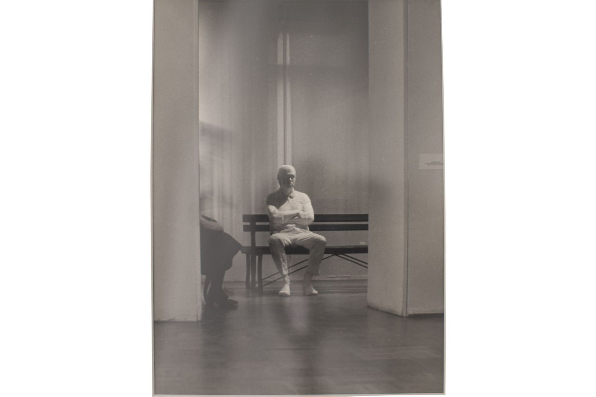 Deoraz Sigl, Man in the Waiting Room, Photo, Venice, Around 1980 | Deoraz Sigl, Mann im Warteraum, F - Bild 2 aus 5