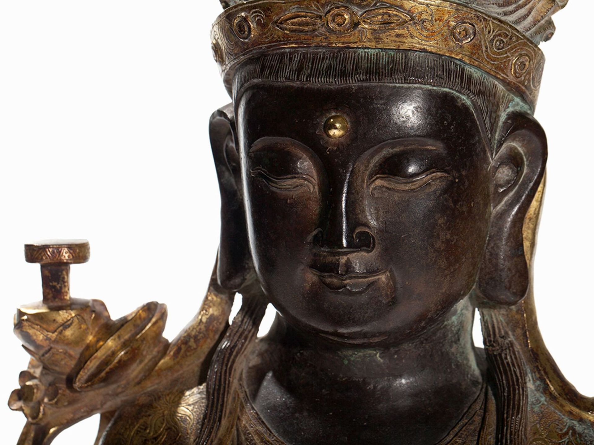 Gilt Bronze Figure of a Guanyin, Ming Style | Vergoldete Bronzefigur einer Guanyin, Ming-Stil - Bild 2 aus 16