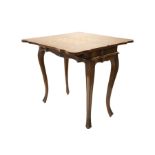 Small, Square Game Table | Kleiner, viereckiger Spieltisch