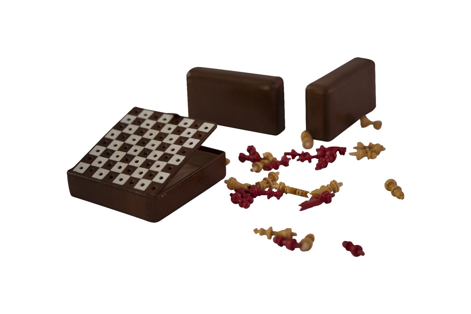 Travel chess set in noble leather case brown - Image 5 of 7