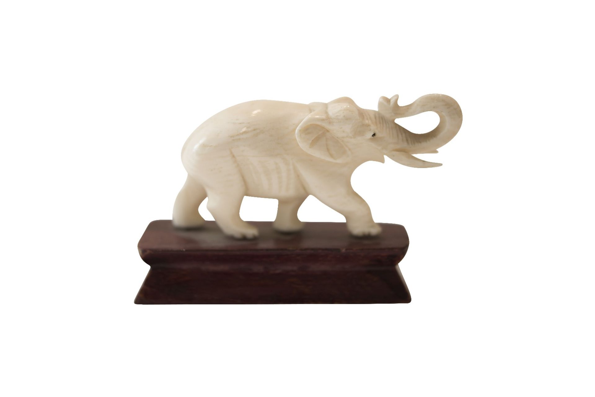 Small elephant on wooden base - Image 4 of 6