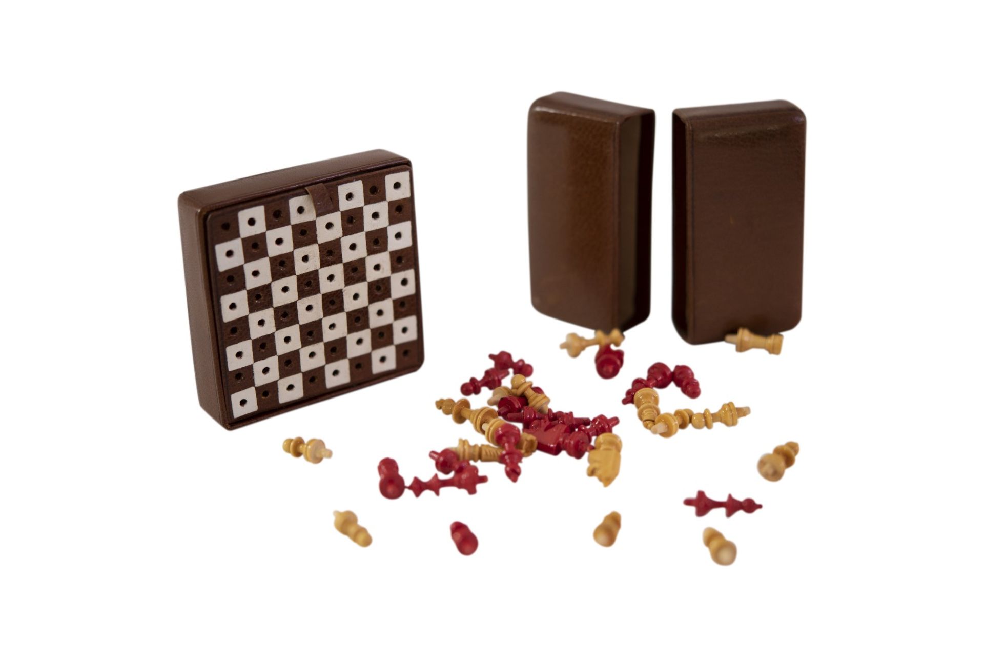 Travel chess set in noble leather case brown - Image 6 of 7
