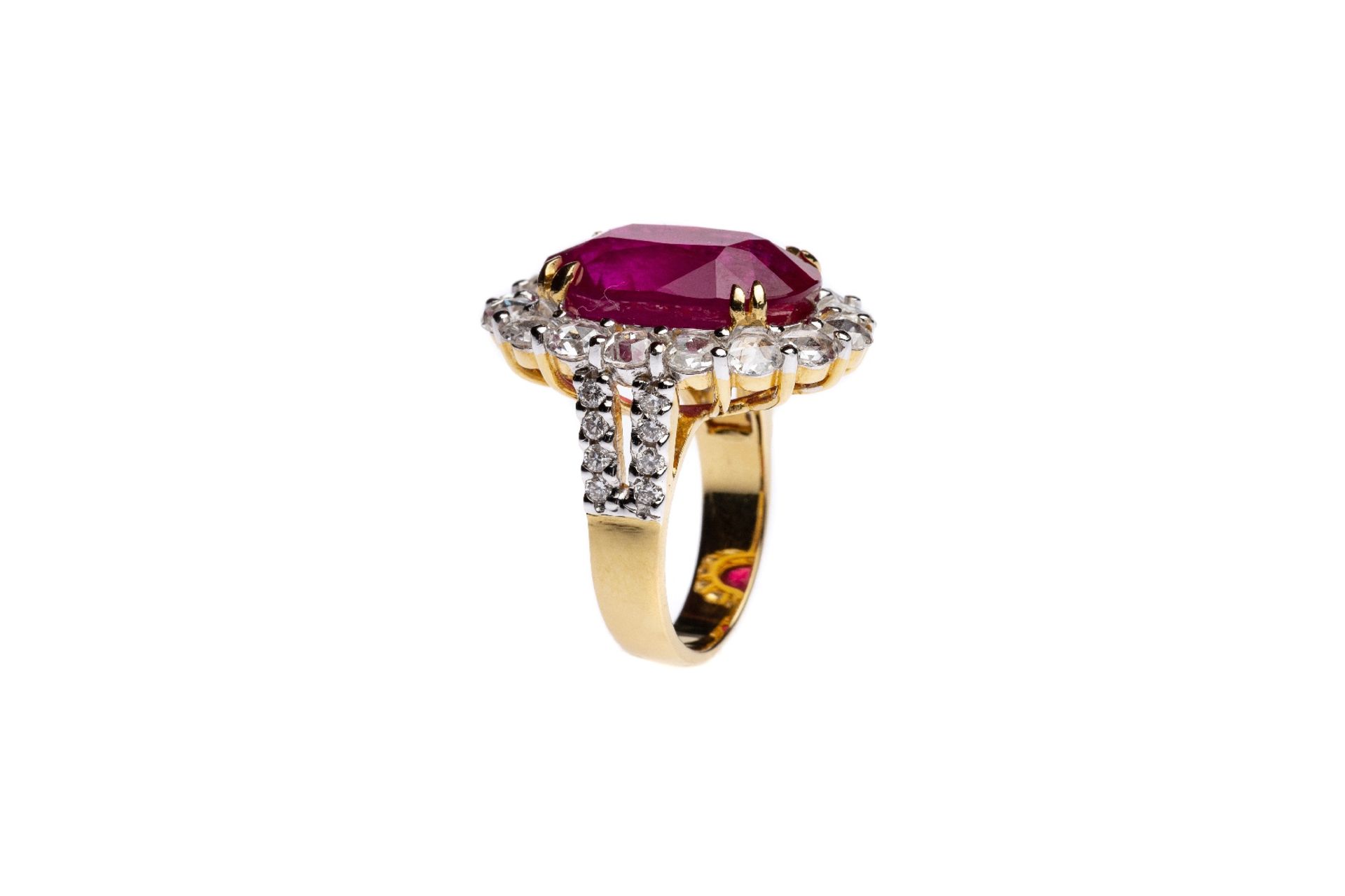 Cocktail ring with diamond and oval-cur ruby