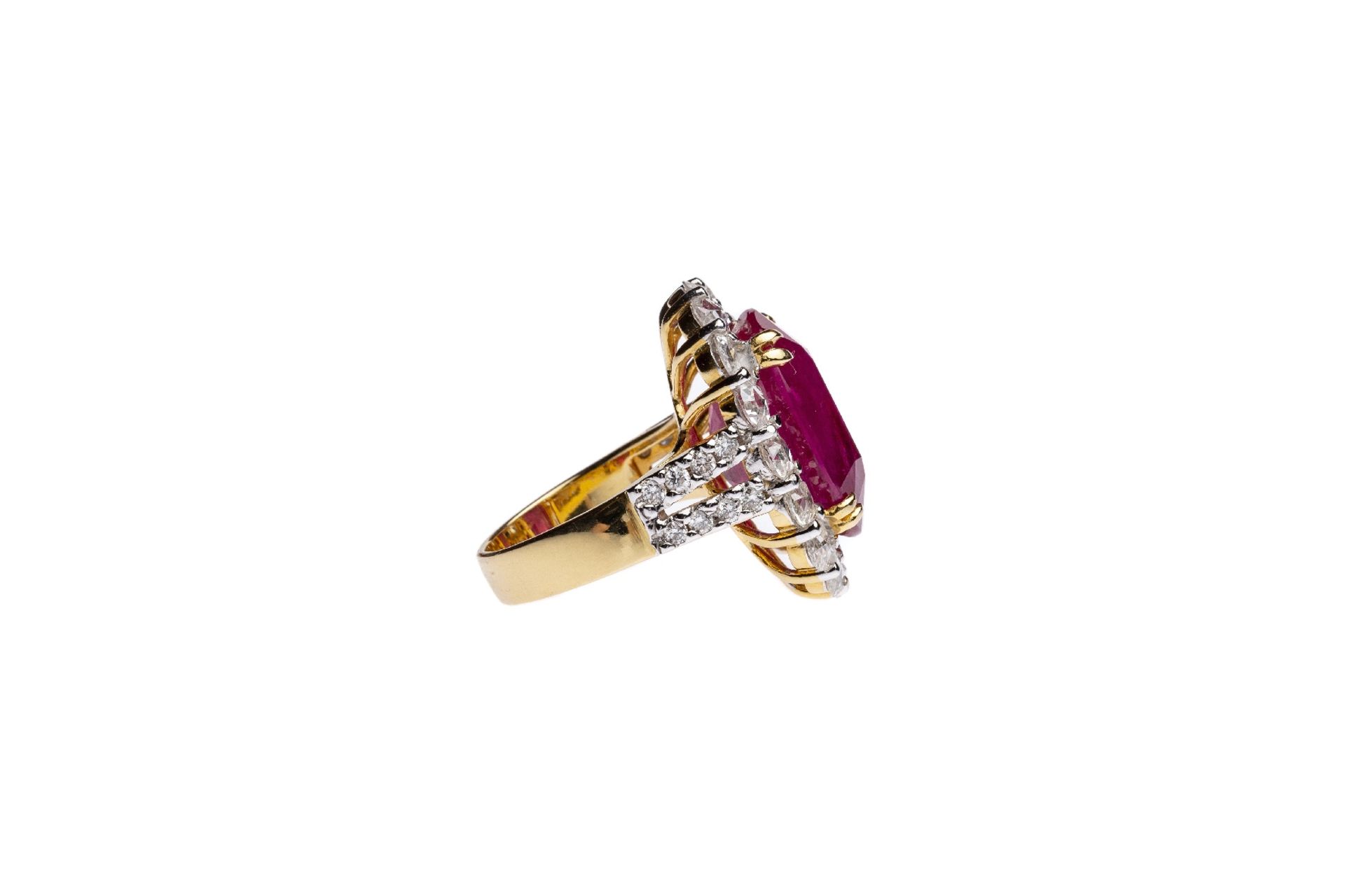 Cocktail ring with diamond and oval-cur ruby - Image 4 of 5
