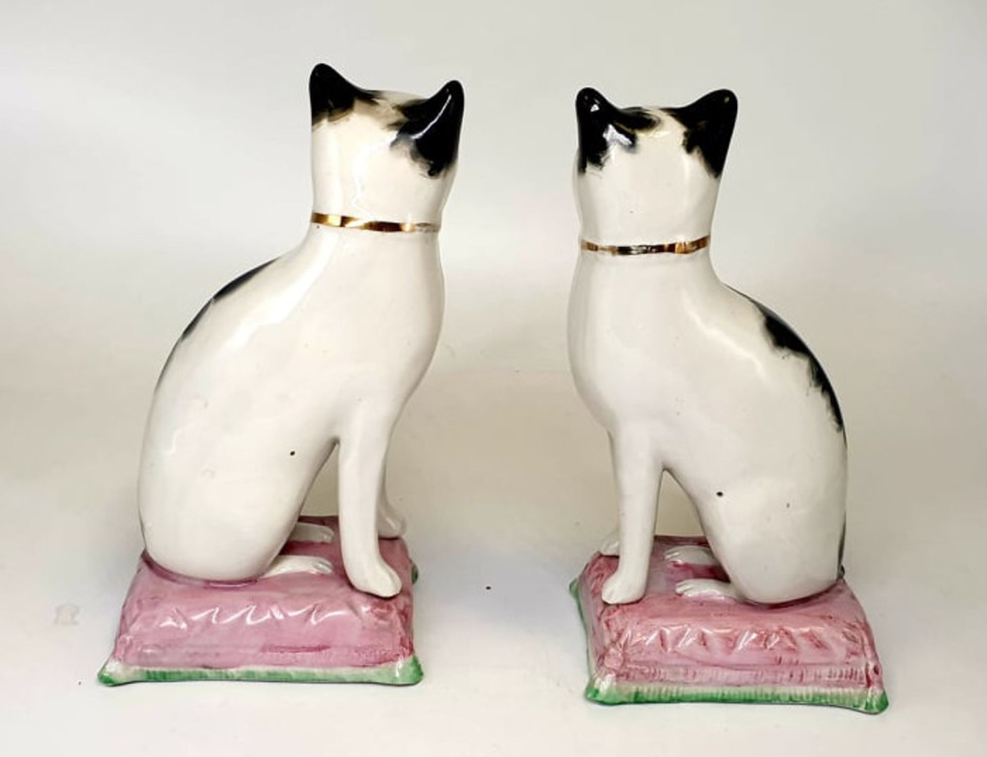 Victorian Staffordshire | Cat Bookends - Image 2 of 4