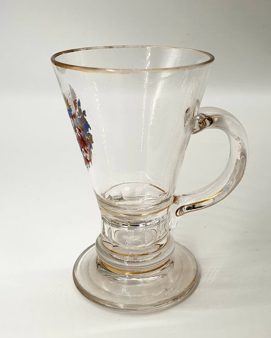 Late 19th century 5 piece set, Lobmeyr, Austria. A caraffe and 4 glasses with handles, each piece - Image 4 of 8