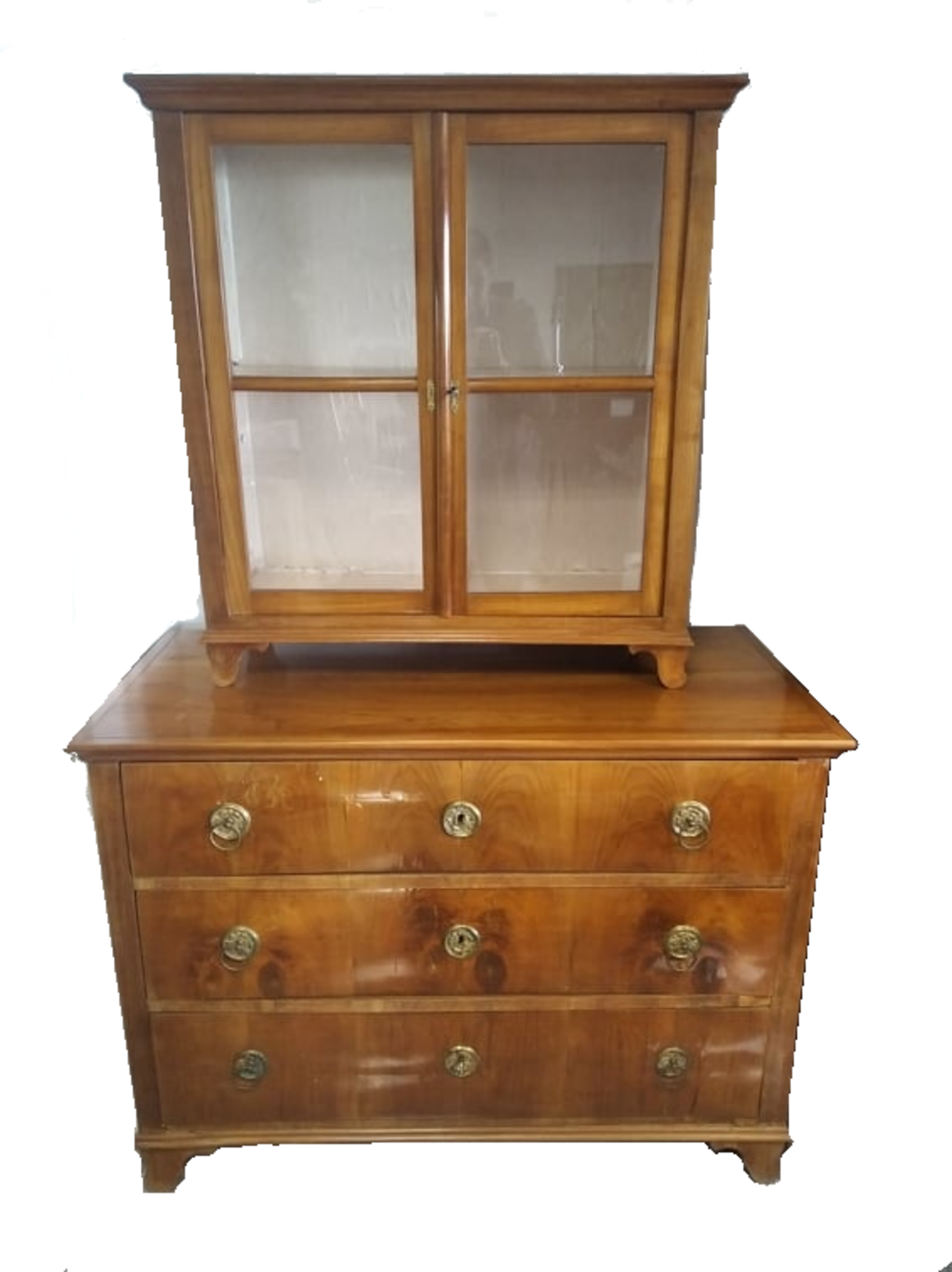 Austria, early 19th century. Walnut with rounded pilaster strips, 2 parts. 3 drawers and 2 glazed