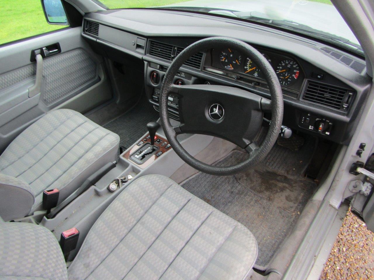 1990 Mercedes 190E Auto - Image 12 of 20