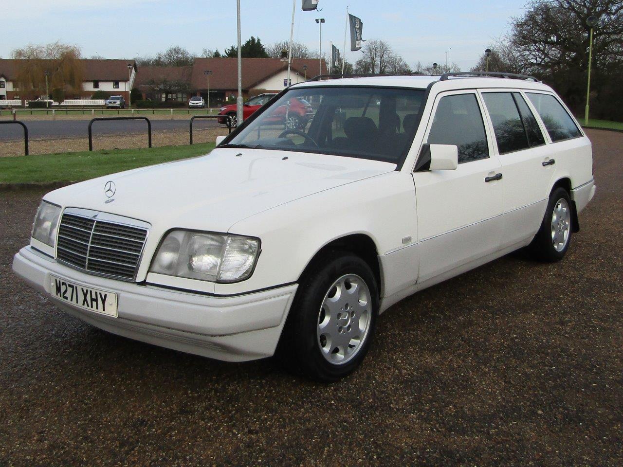 1994 Mercedes W124 E300 D Estate Auto - Image 5 of 16