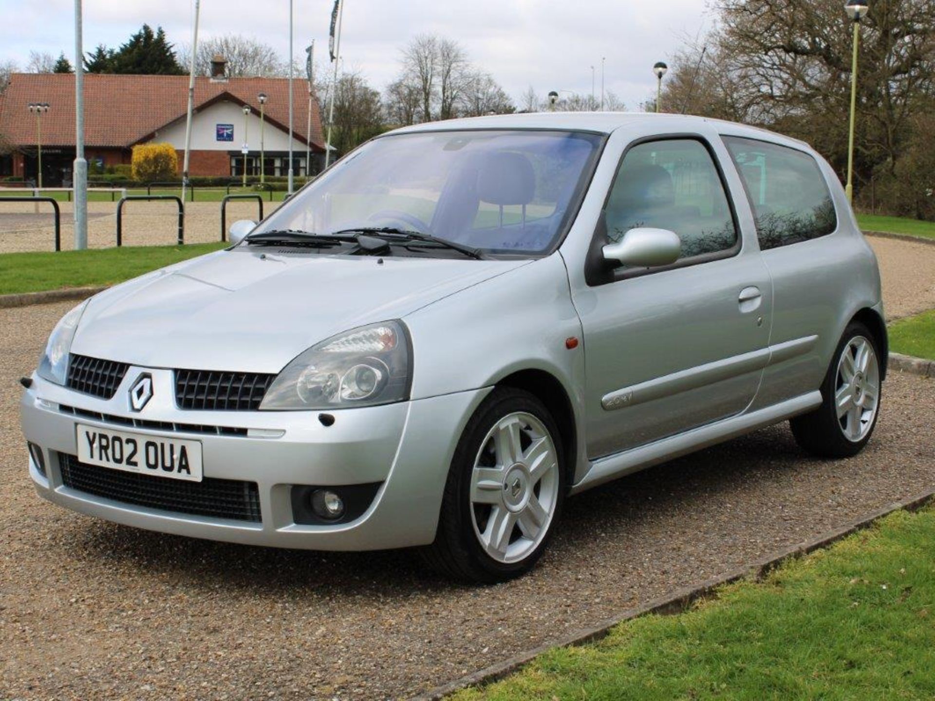 2002 Renault Clio 2.0 Sport 172 15,050 miles from new - Image 3 of 14