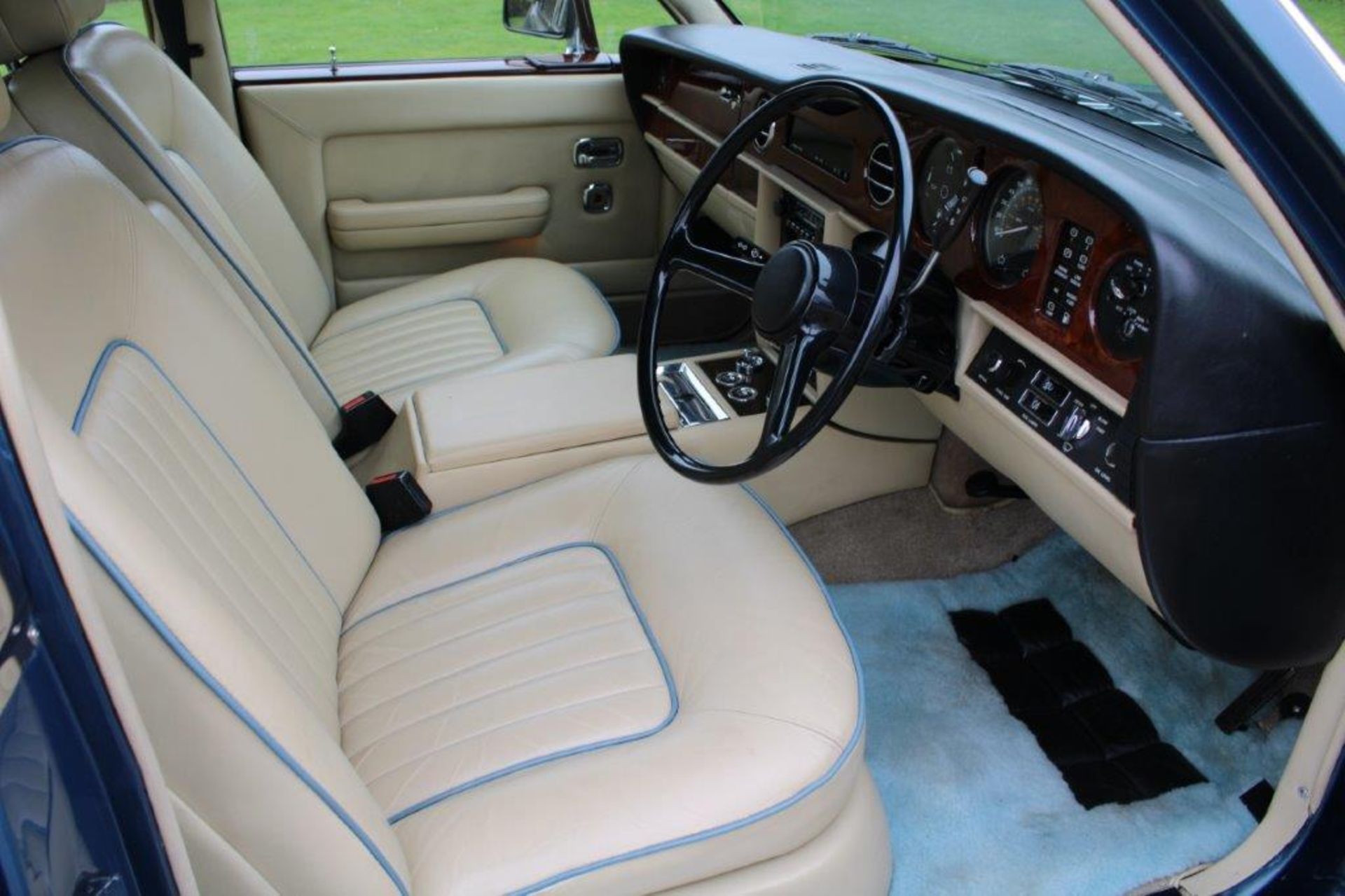 1982 Rolls Royce Silver Spirit 14,666 miles from new - Image 14 of 21