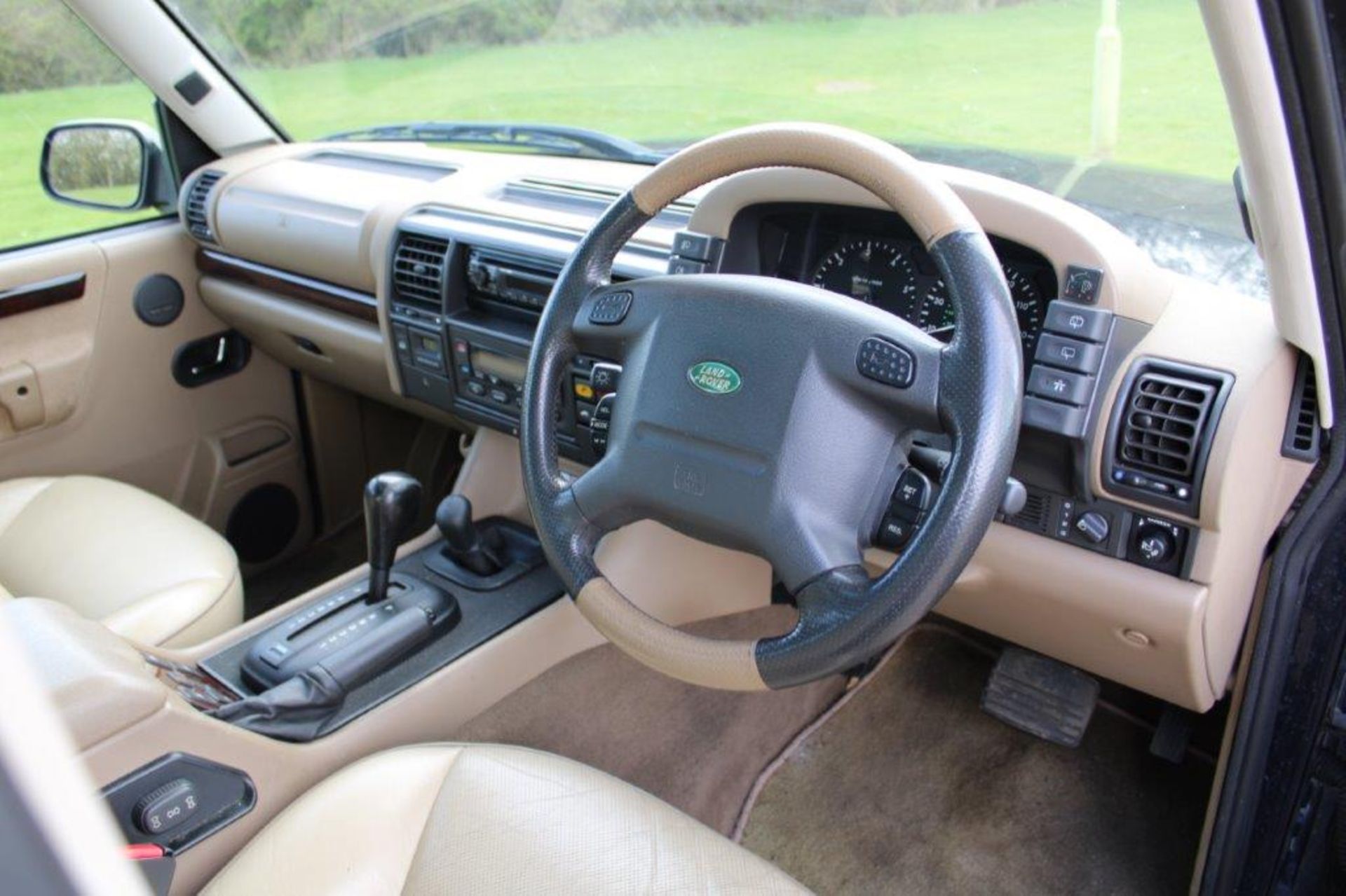 2000 Land Rover Discovery II V8 ES Auto - Image 11 of 14