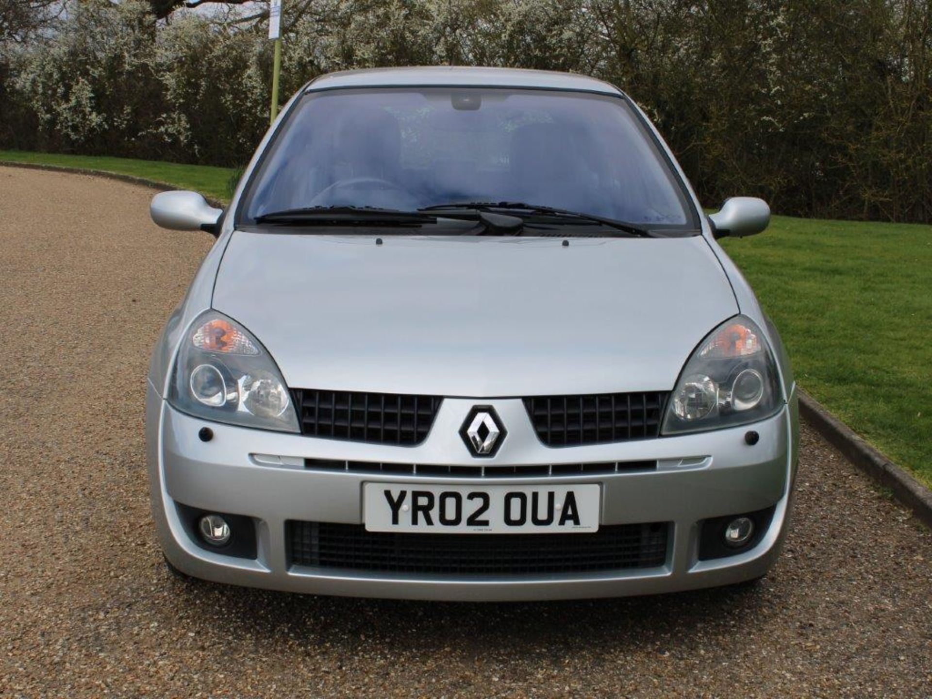 2002 Renault Clio 2.0 Sport 172 15,050 miles from new - Image 2 of 14