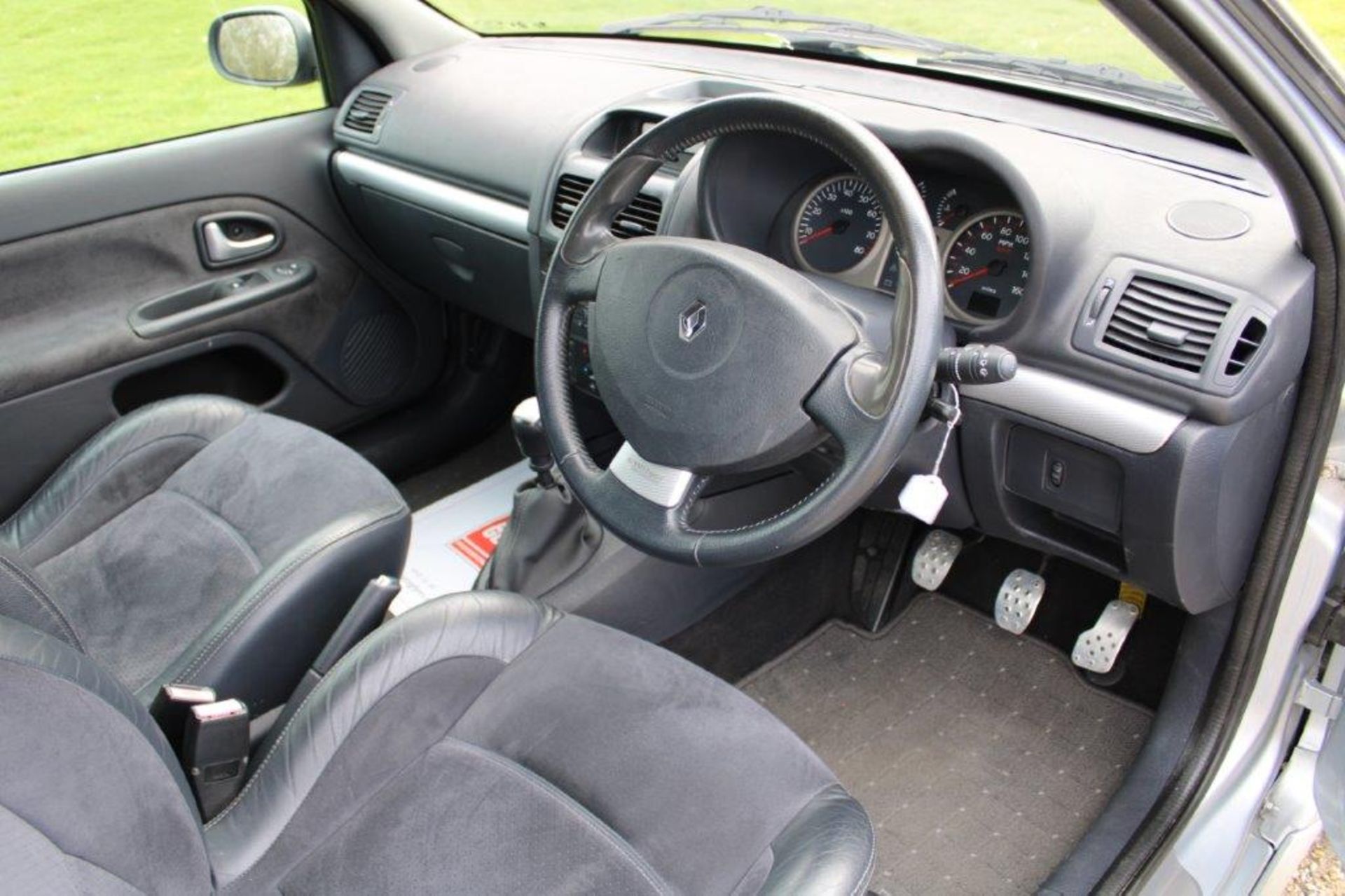 2002 Renault Clio 2.0 Sport 172 15,050 miles from new - Image 11 of 14